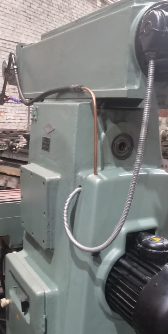 Станок универсально-фрезерный мод. 6Р82Ш